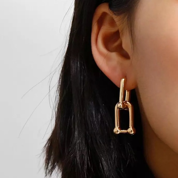 NEW 18K GOLD PUNK LOCK CLIP HOOP EARRINGS - Picture 2 of 5